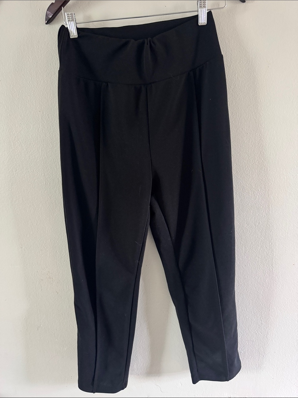 Women's Black Pull-On Cropped Ponte Pants